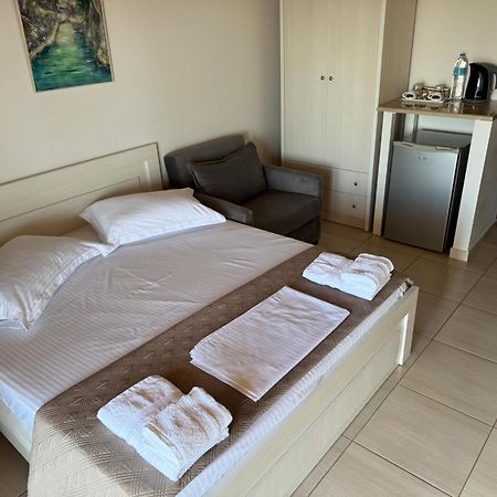 George Hotel Rooms&Suites Himare Esterno foto