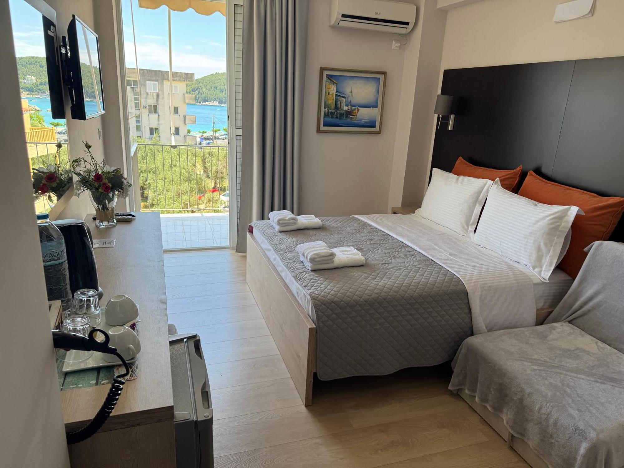 George Hotel Rooms&Suites Himare Esterno foto