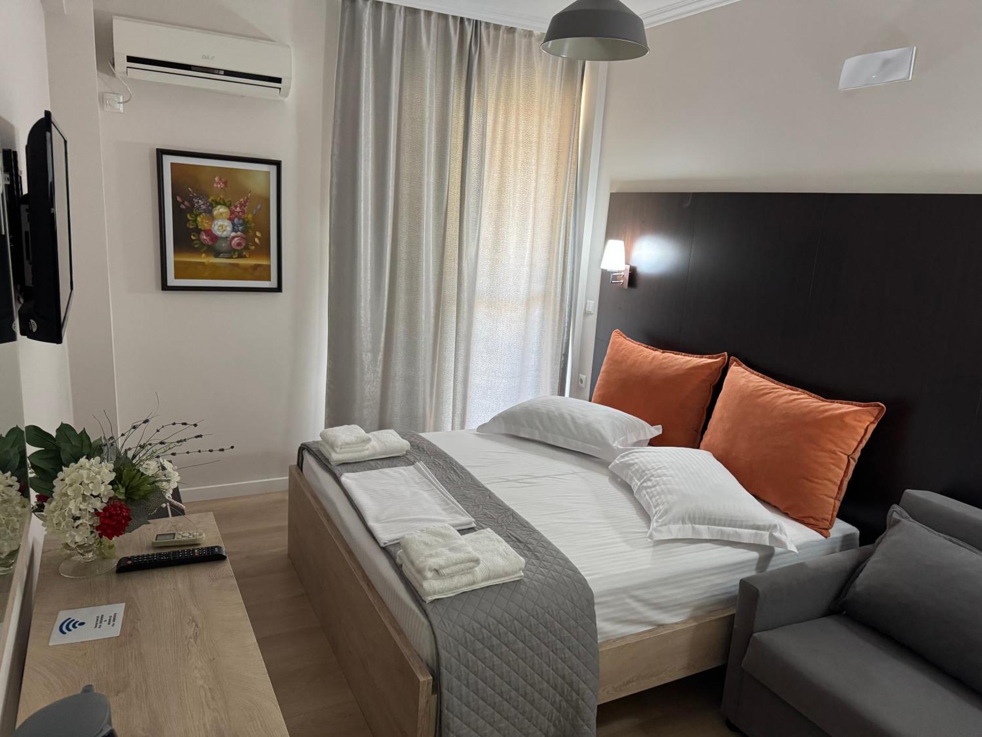 George Hotel Rooms&Suites Himare Esterno foto