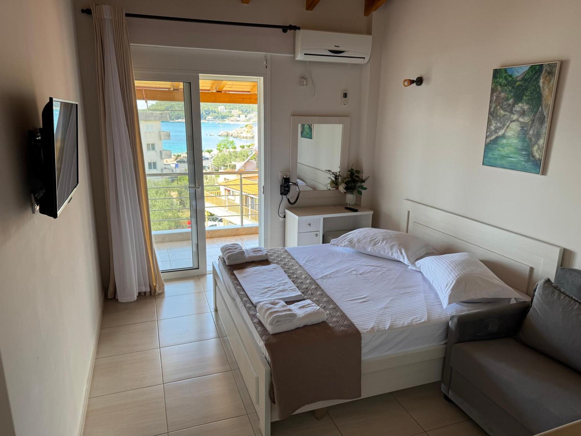 George Hotel Rooms&Suites Himare Esterno foto