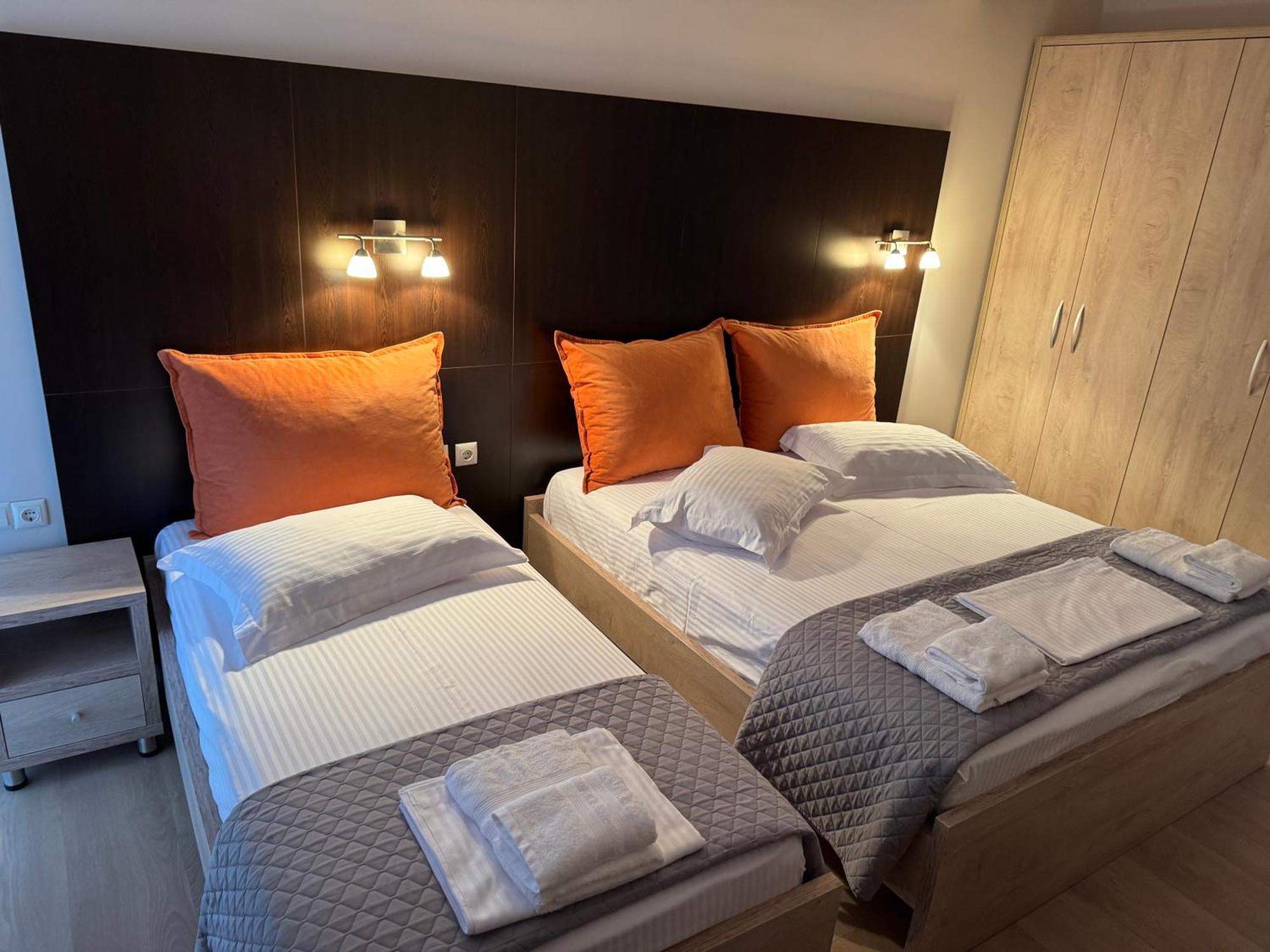 George Hotel Rooms&Suites Himare Esterno foto