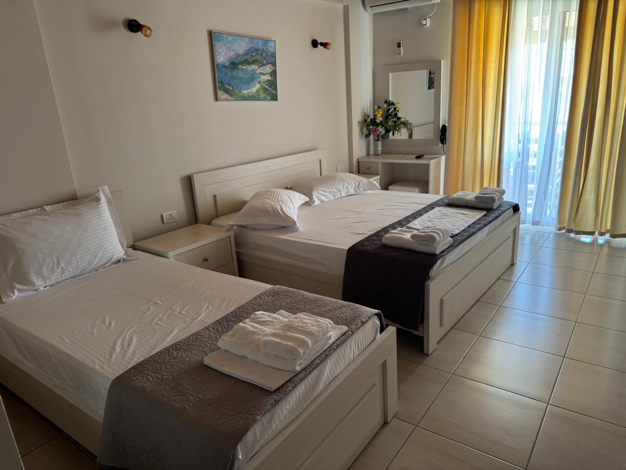 George Hotel Rooms&Suites Himare Esterno foto