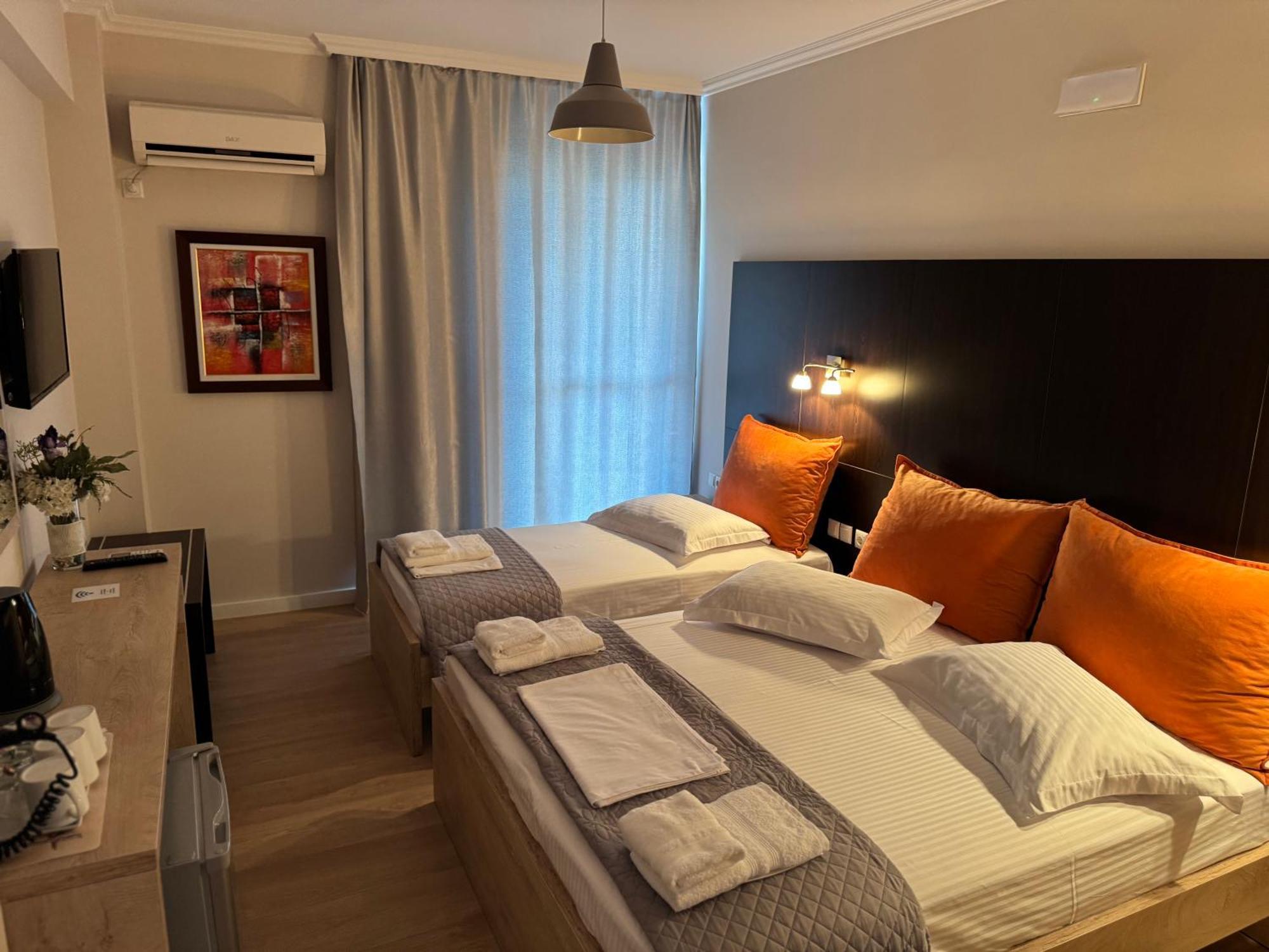George Hotel Rooms&Suites Himare Esterno foto