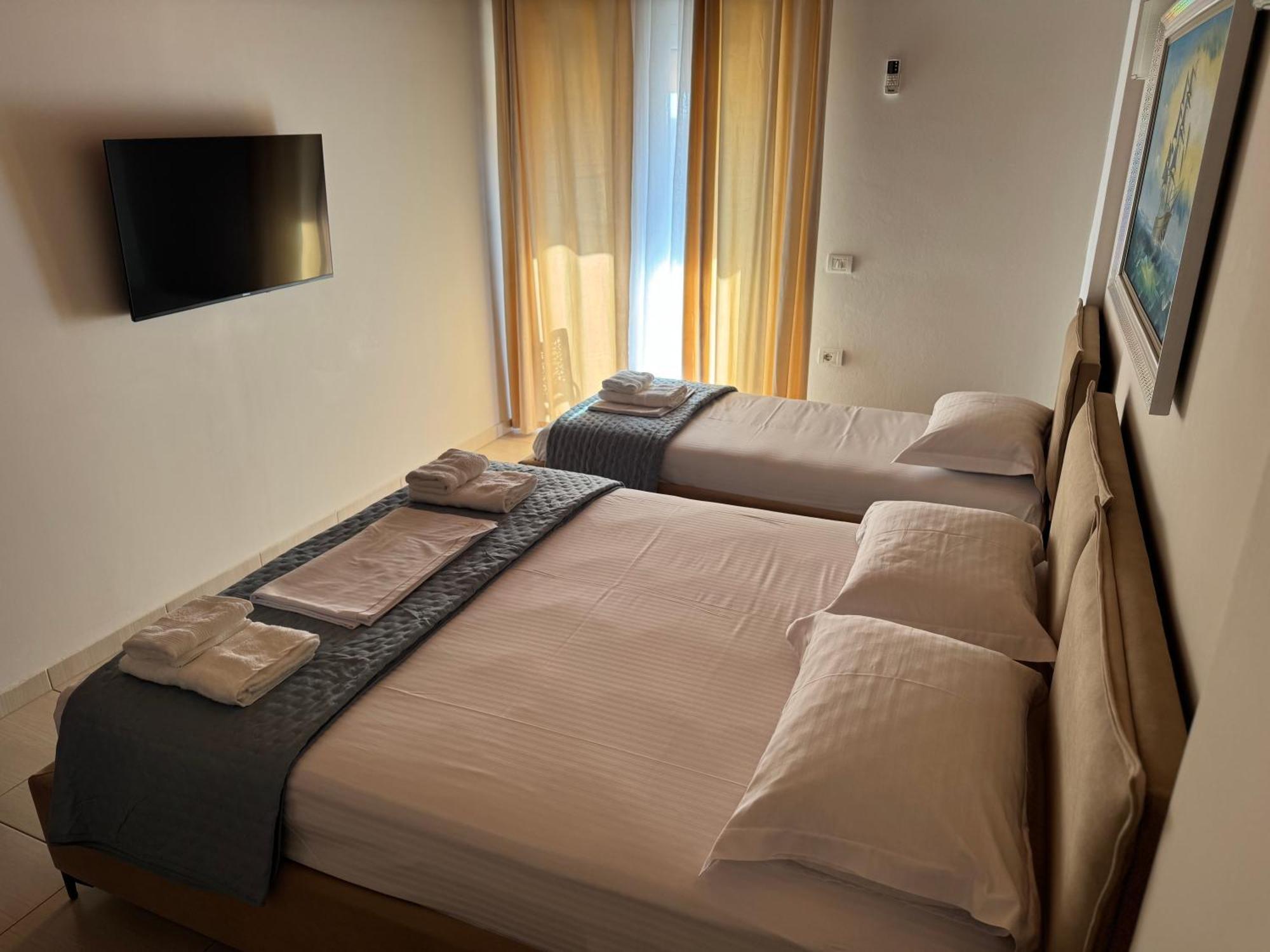 George Hotel Rooms&Suites Himare Esterno foto